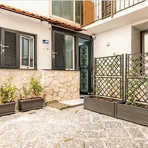 casa-vacanza-azzurra.hotels-amalfi.com/